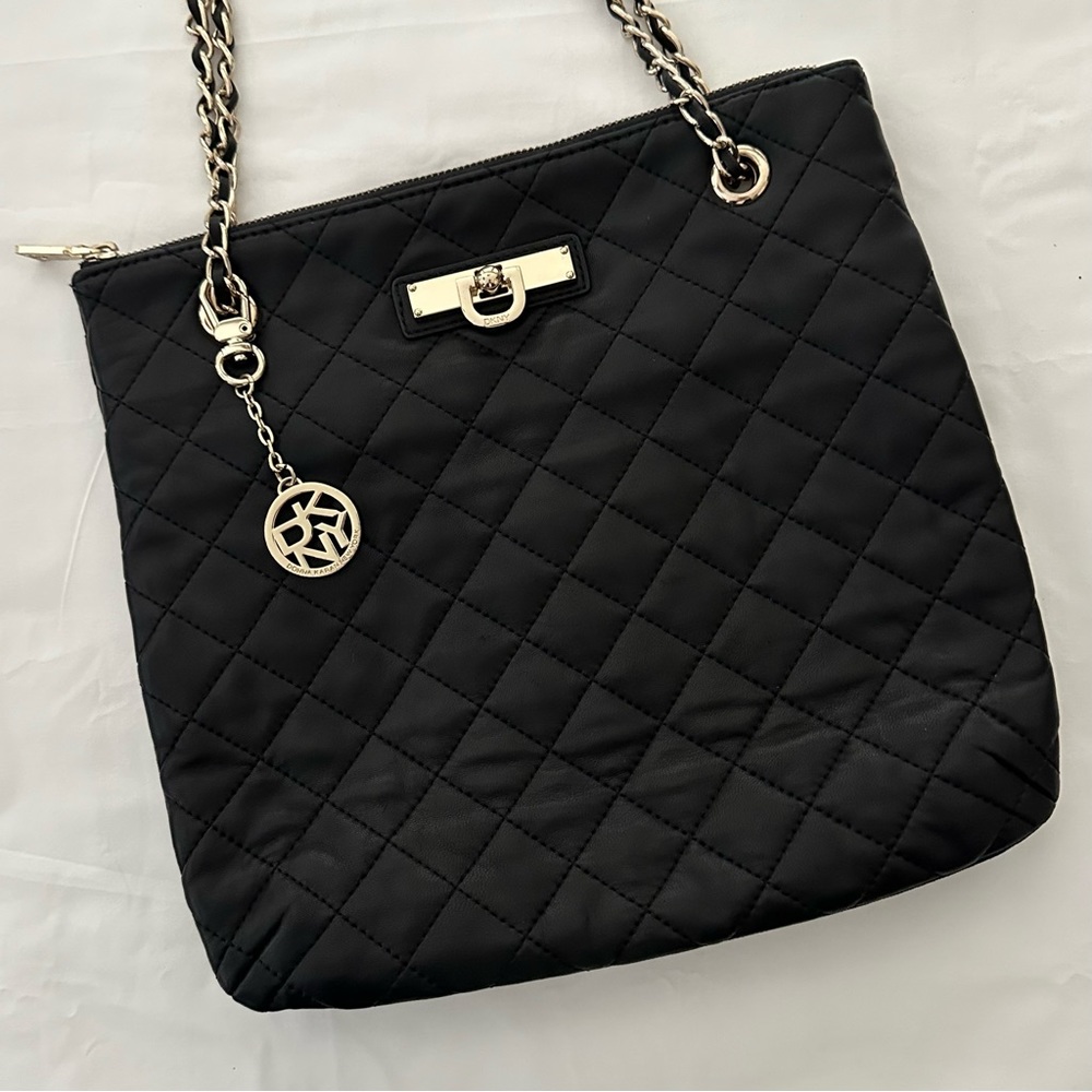 DKNY Black Quilted Leather Shoulder Handbag. Gold Trim Chain and Leather Strap.